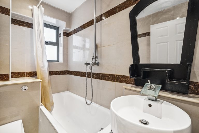 Flat 4 35 Woodseer Street, E1 5HA-11