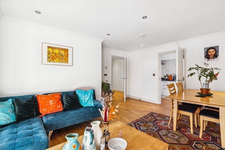 Flat 4 35 Woodseer Street, E1 5HA-5