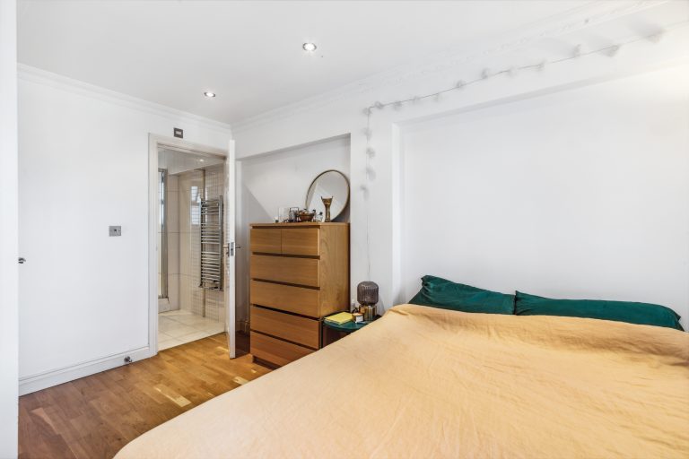 Flat 4 35 Woodseer Street, E1 5HA-9