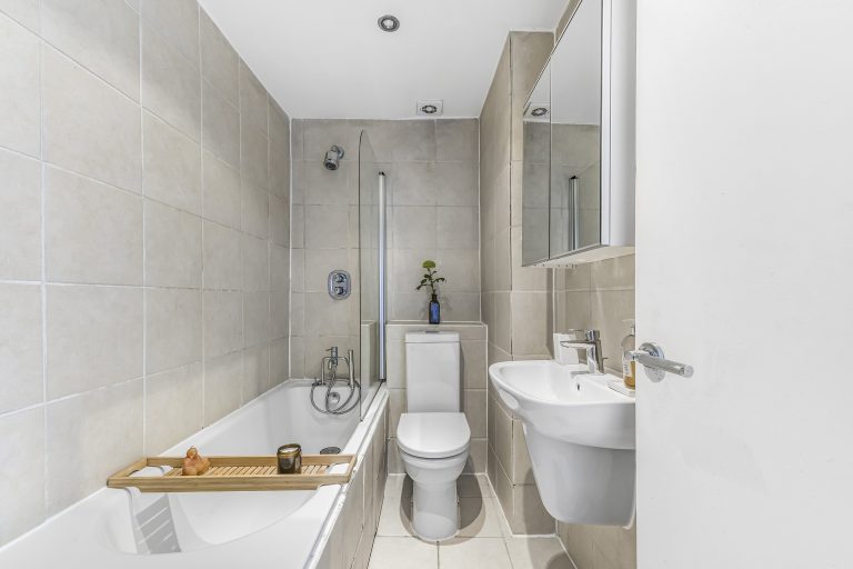 03_BATHROOM 1