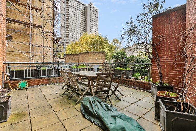 Flat 2, 24 Emperors Gate, SW7 4HS-15