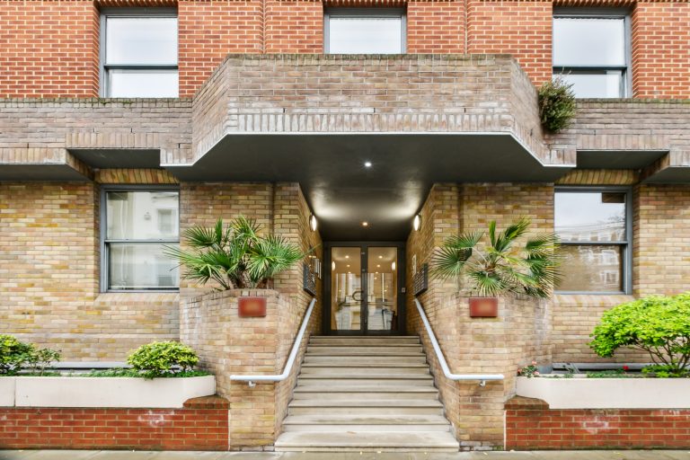 Flat 2, 24 Emperors Gate, SW7 4HS-17