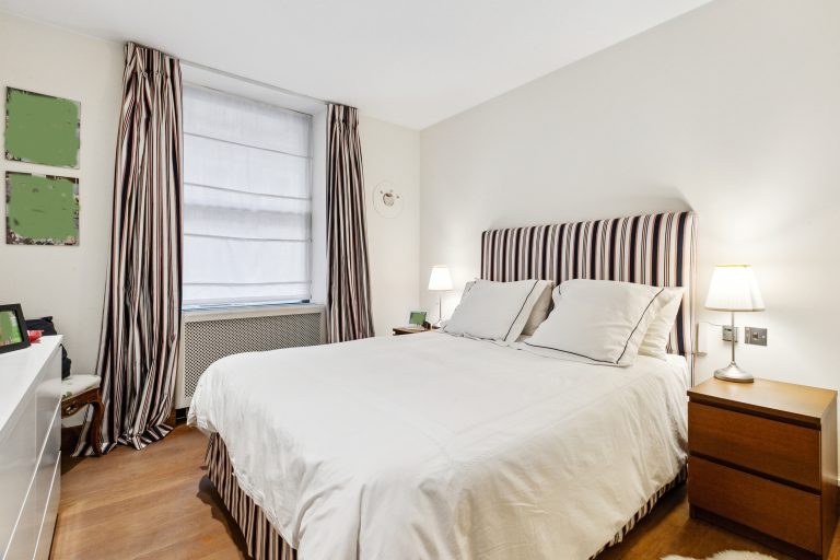 Flat 2, 24 Emperors Gate, SW7 4HS-2ok