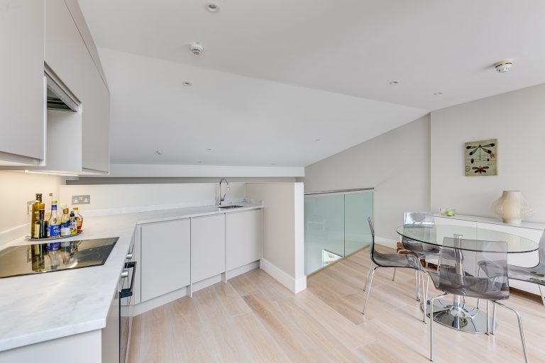 Gloucester Road 39, TFF-10