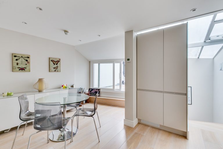 Gloucester Road 39, TFF-11