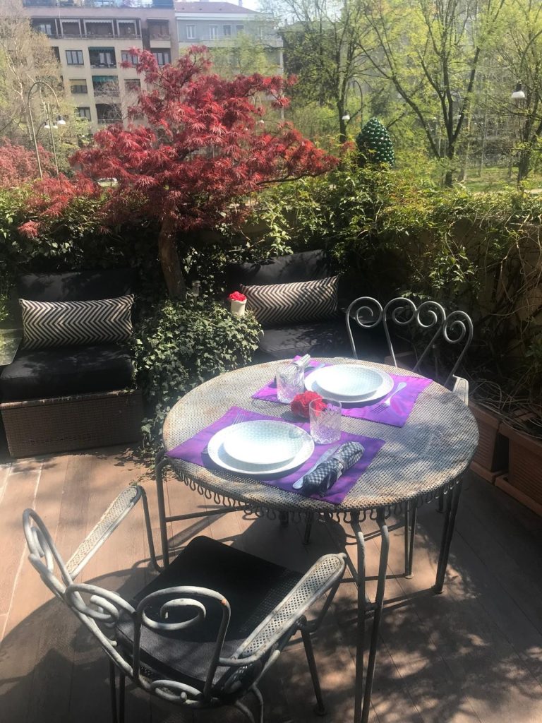 nuova tavolo imbandito